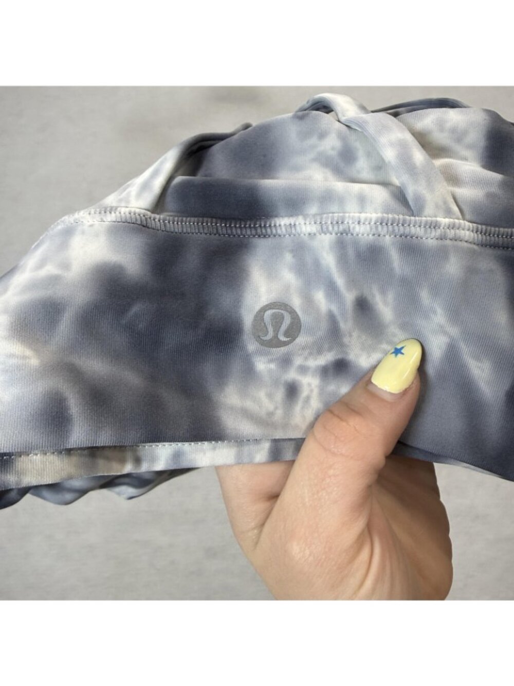 Lululemon Sports Bra Womens 8 Gray Tie Dye Strappy Crossback Yoga Athletic Top - Picture 2 of 7